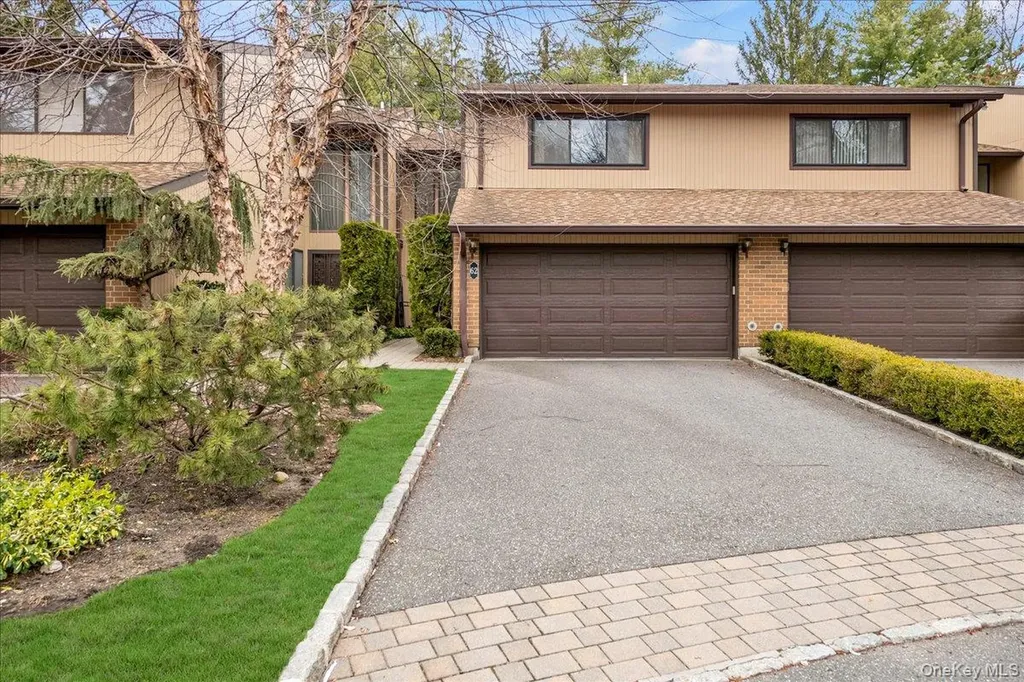 62 Wimbledon Drive Roslyn NY 11576