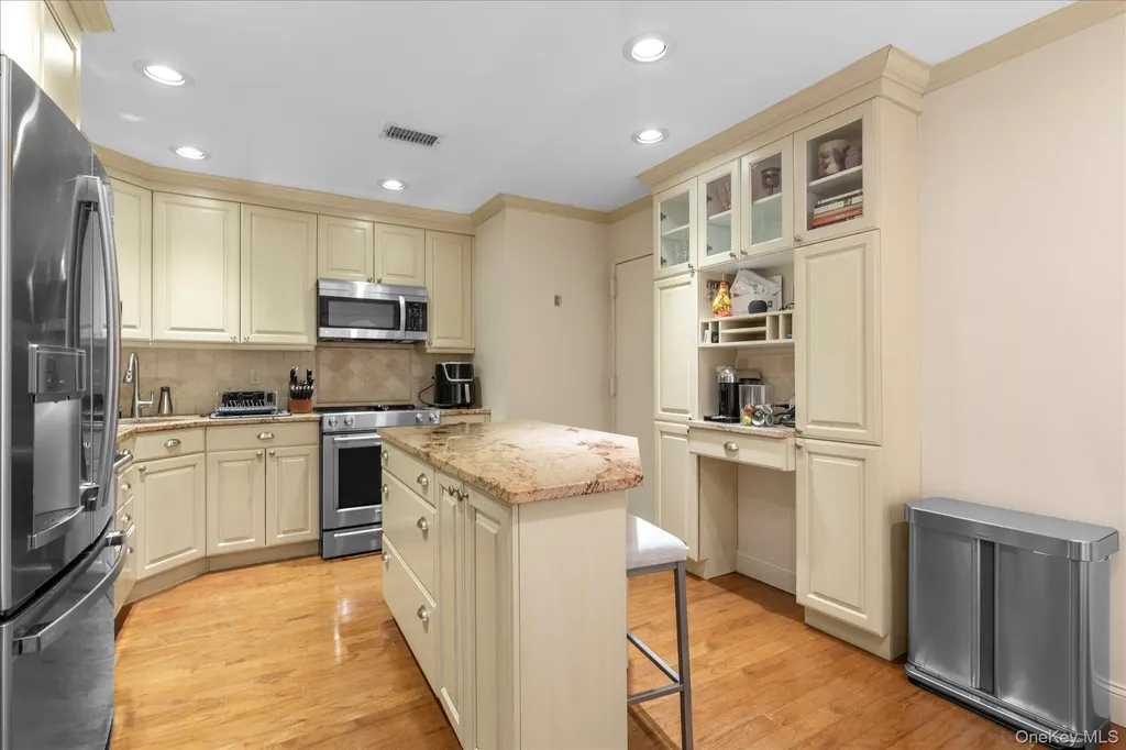 62 Wimbledon Drive Roslyn NY 11576