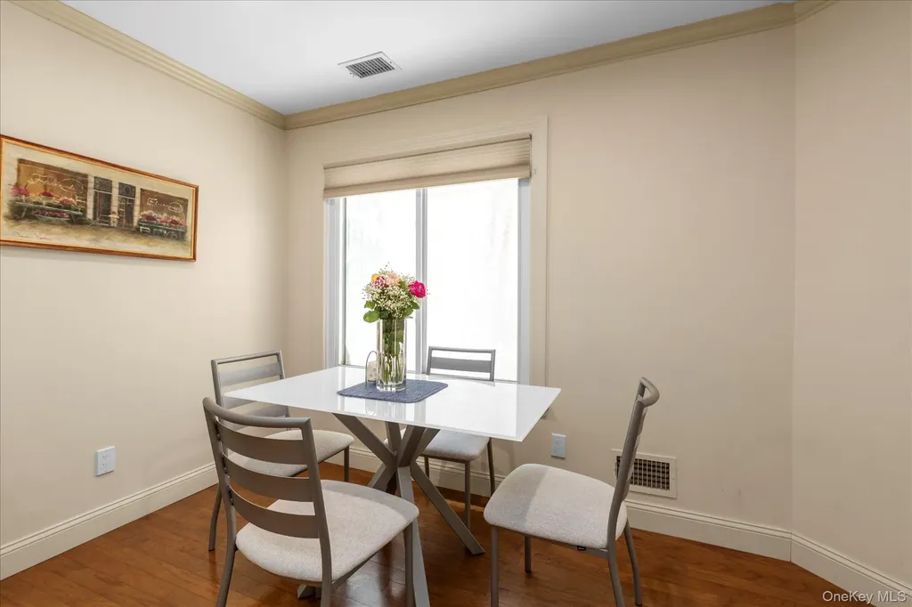62 Wimbledon Drive Roslyn NY 11576