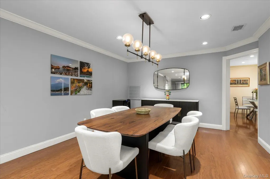 62 Wimbledon Drive Roslyn NY 11576