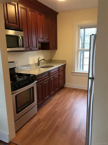 8 Parkway Terrace Pleasantville NY 10570