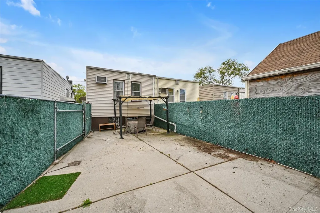 6451 58th Road Maspeth NY 11378