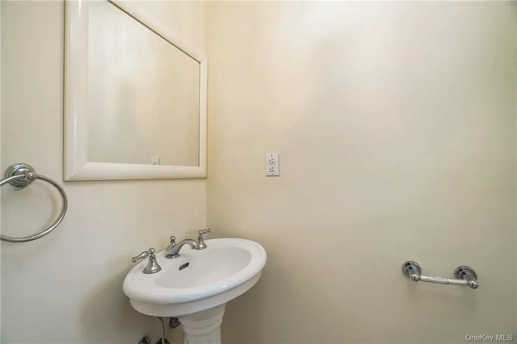 7 Susan Court White Plains NY 10605