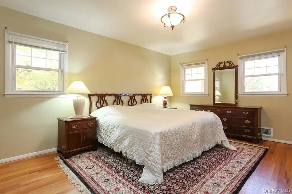 7 Susan Court White Plains NY 10605