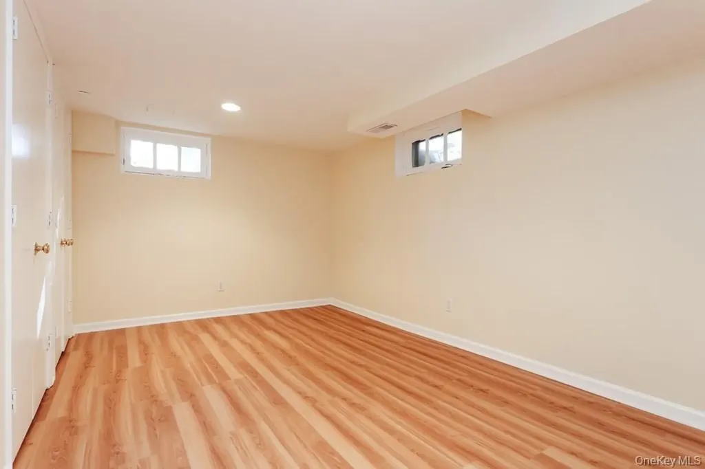 7 Susan Court White Plains NY 10605