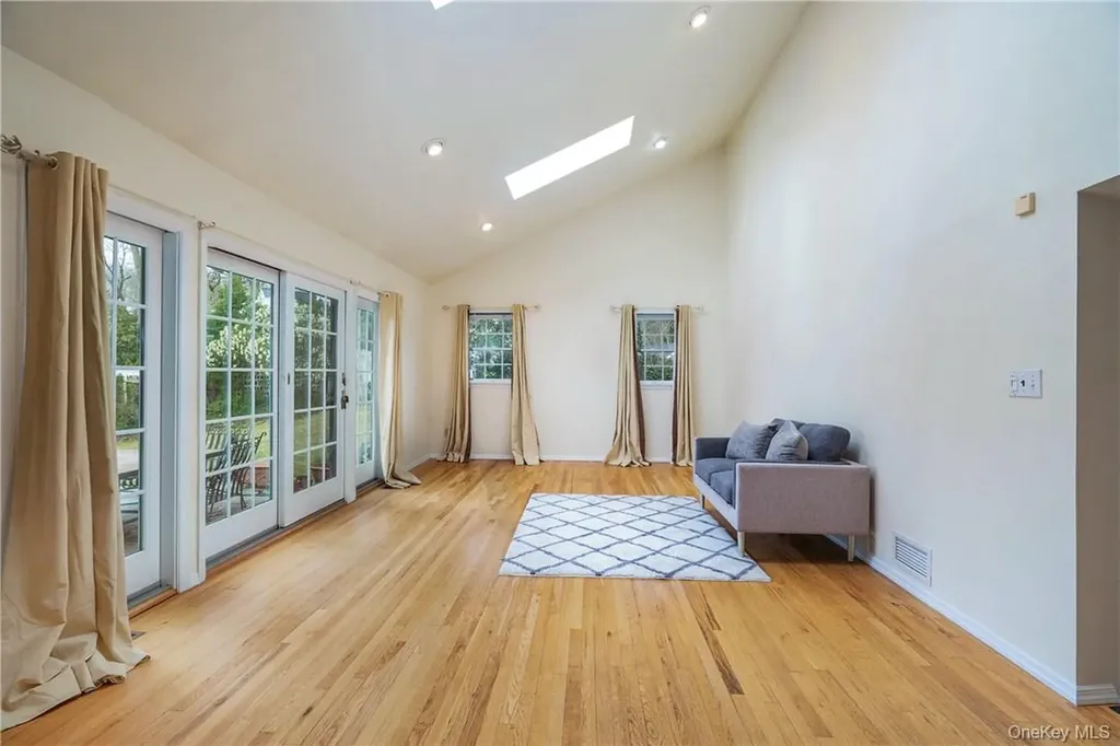 7 Susan Court White Plains NY 10605