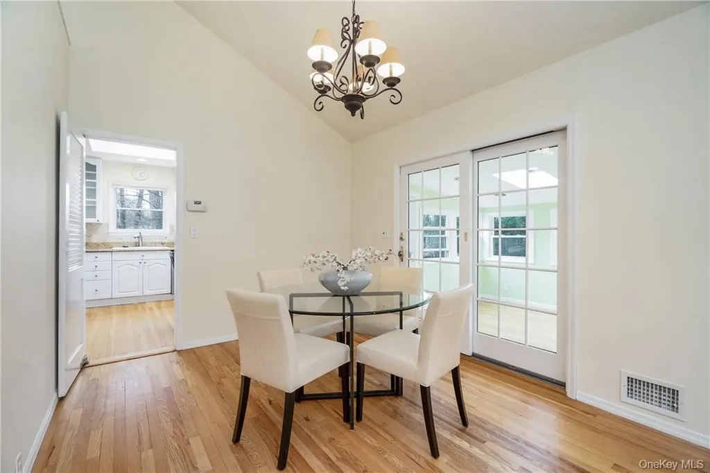 7 Susan Court White Plains NY 10605