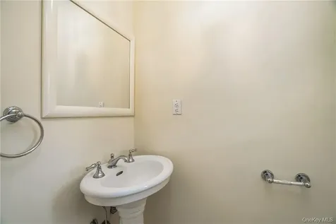 7 Susan Court White Plains NY 10605