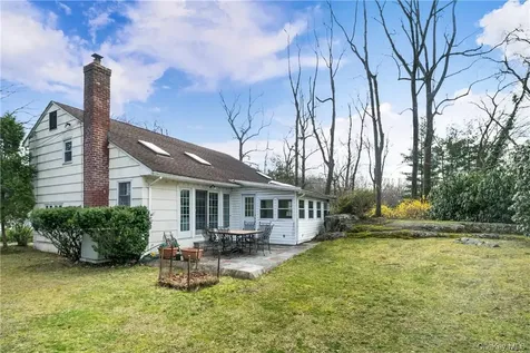 7 Susan Court White Plains NY 10605