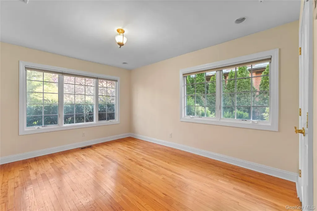 46 Nassau Drive Great Neck NY 11021