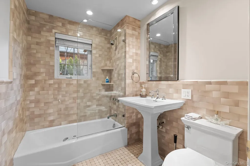 46 Nassau Drive Great Neck NY 11021