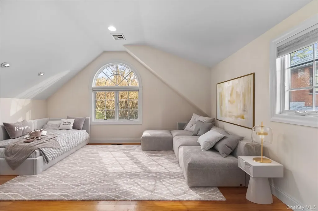 46 Nassau Drive Great Neck NY 11021