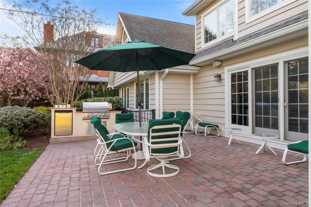 46 Nassau Drive Great Neck NY 11021