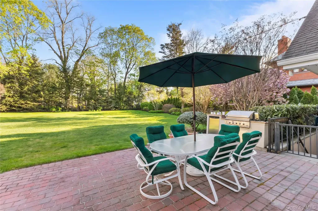 46 Nassau Drive Great Neck NY 11021