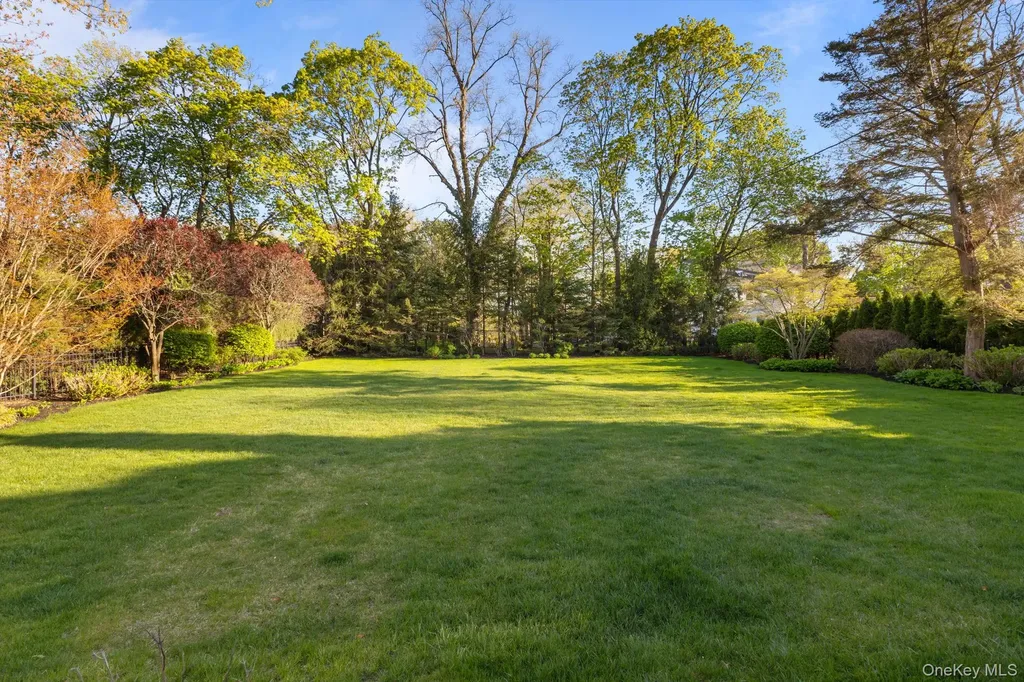46 Nassau Drive Great Neck NY 11021
