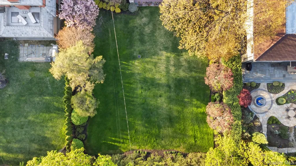 46 Nassau Drive Great Neck NY 11021