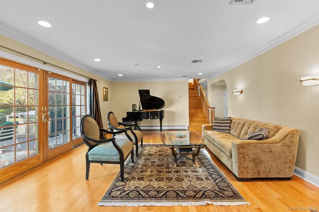 46 Nassau Drive Great Neck NY 11021
