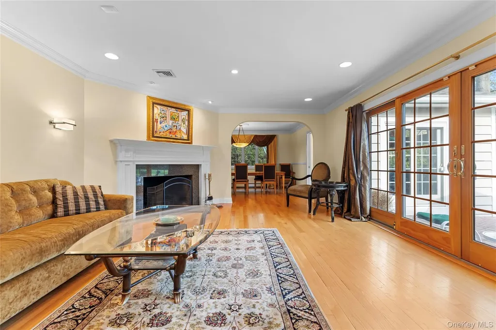 46 Nassau Drive Great Neck NY 11021