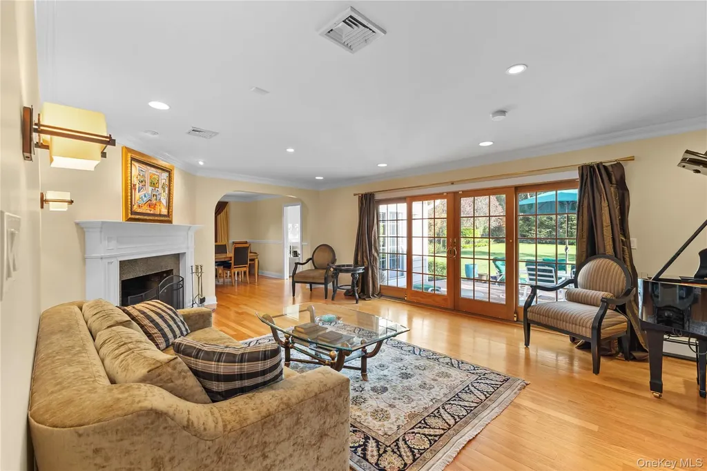 46 Nassau Drive Great Neck NY 11021