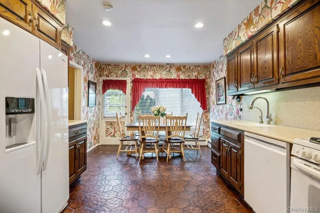 18 Herkimer Avenue Jericho NY 11753