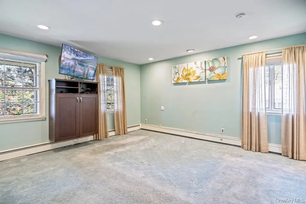 18 Herkimer Avenue Jericho NY 11753