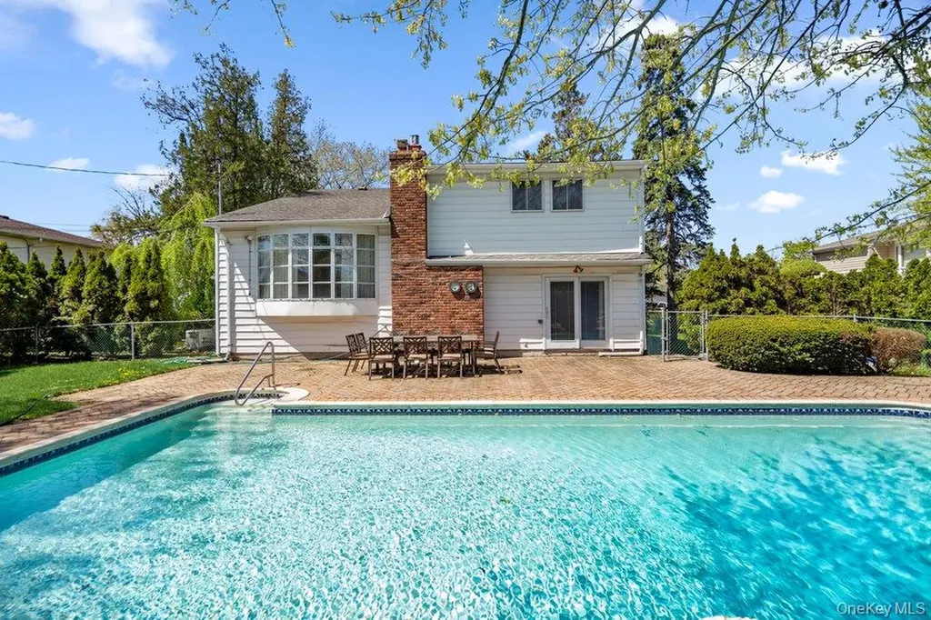 18 Herkimer Avenue Jericho NY 11753