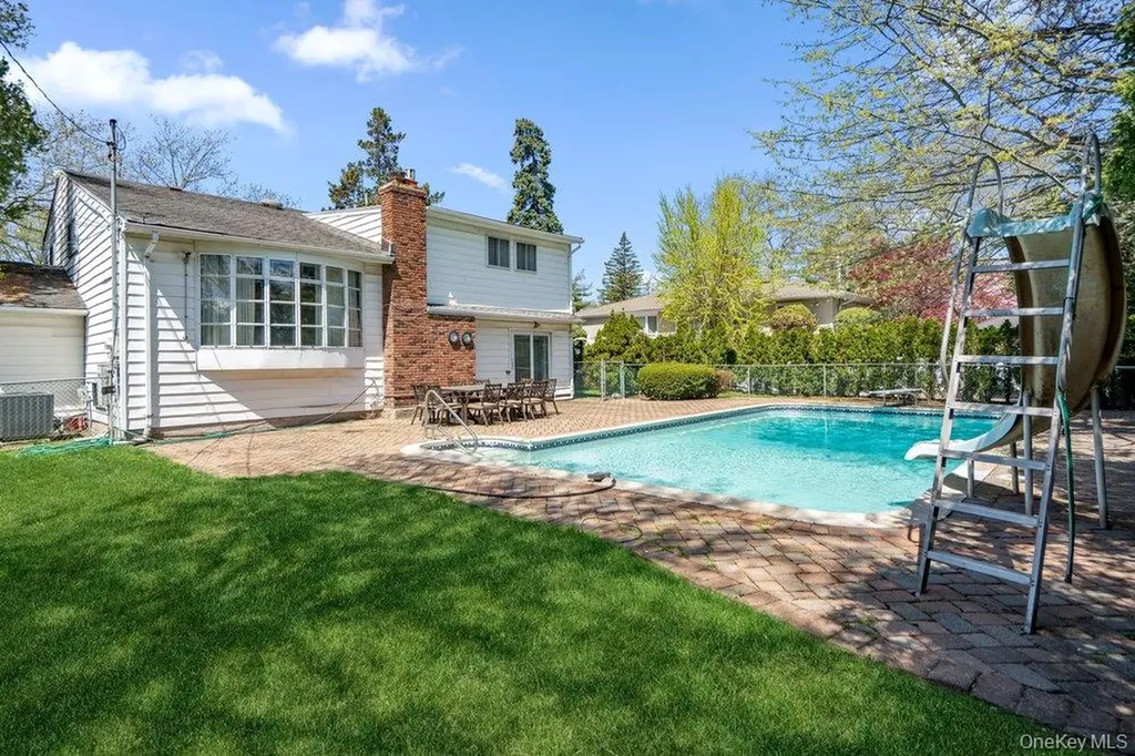 18 Herkimer Avenue Jericho NY 11753