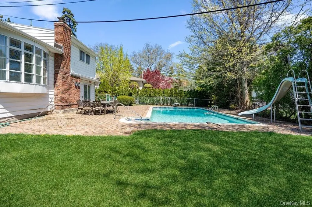 18 Herkimer Avenue Jericho NY 11753