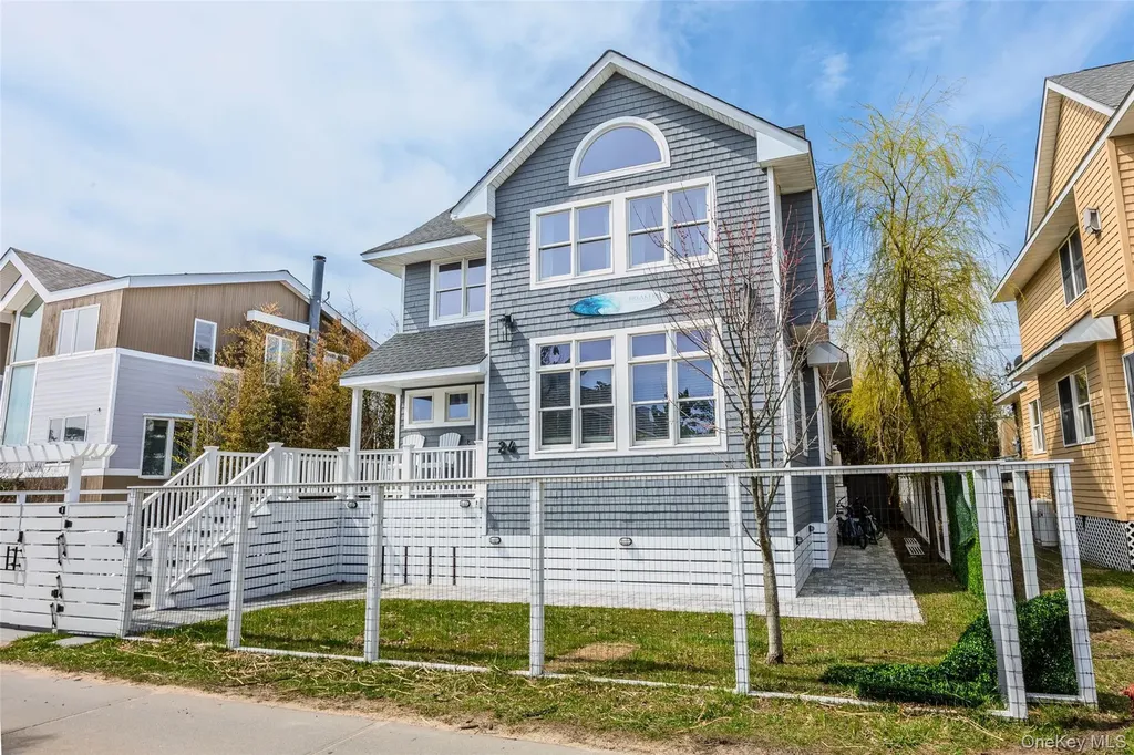 24 Bungalow Walk Ocean Beach NY 11770