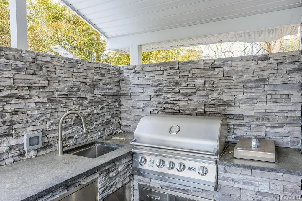 24 Bungalow Walk Ocean Beach NY 11770