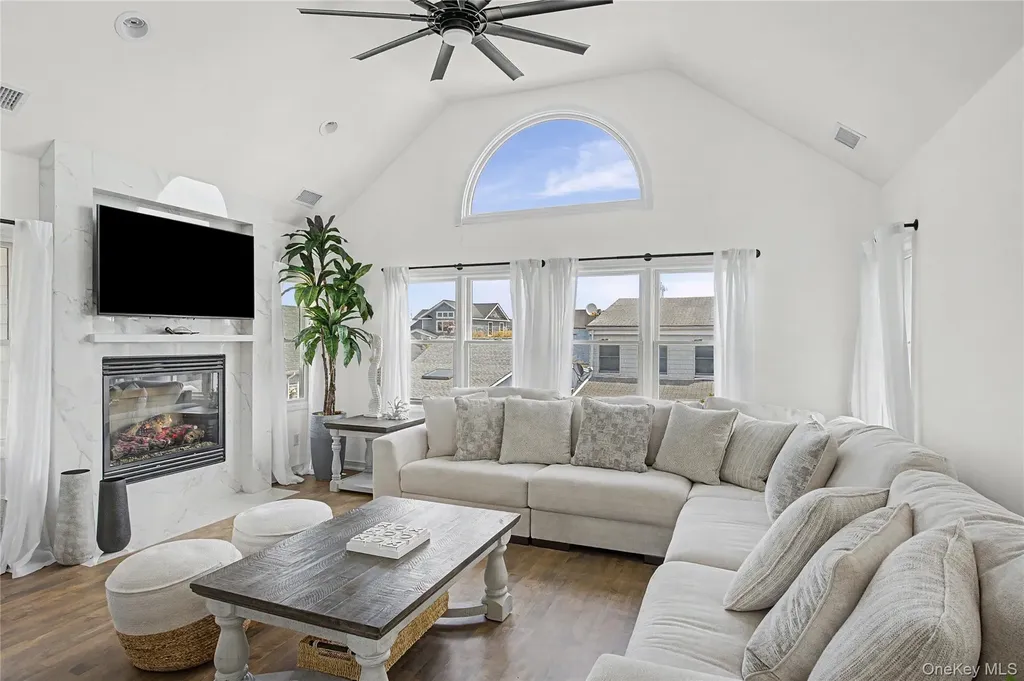 24 Bungalow Walk Ocean Beach NY 11770
