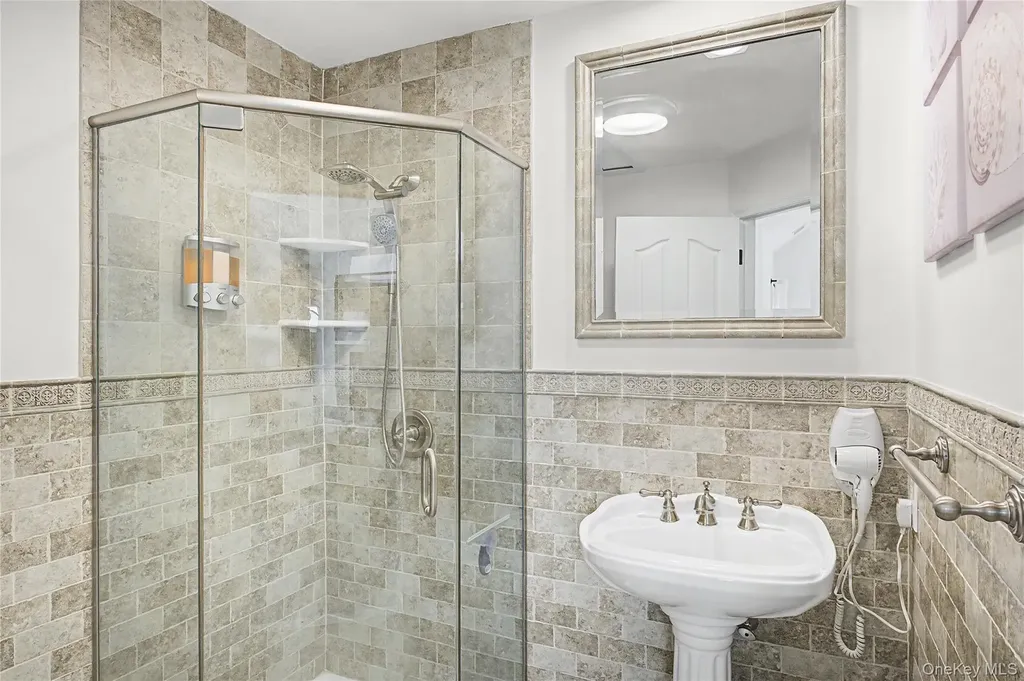 24 Bungalow Walk Ocean Beach NY 11770