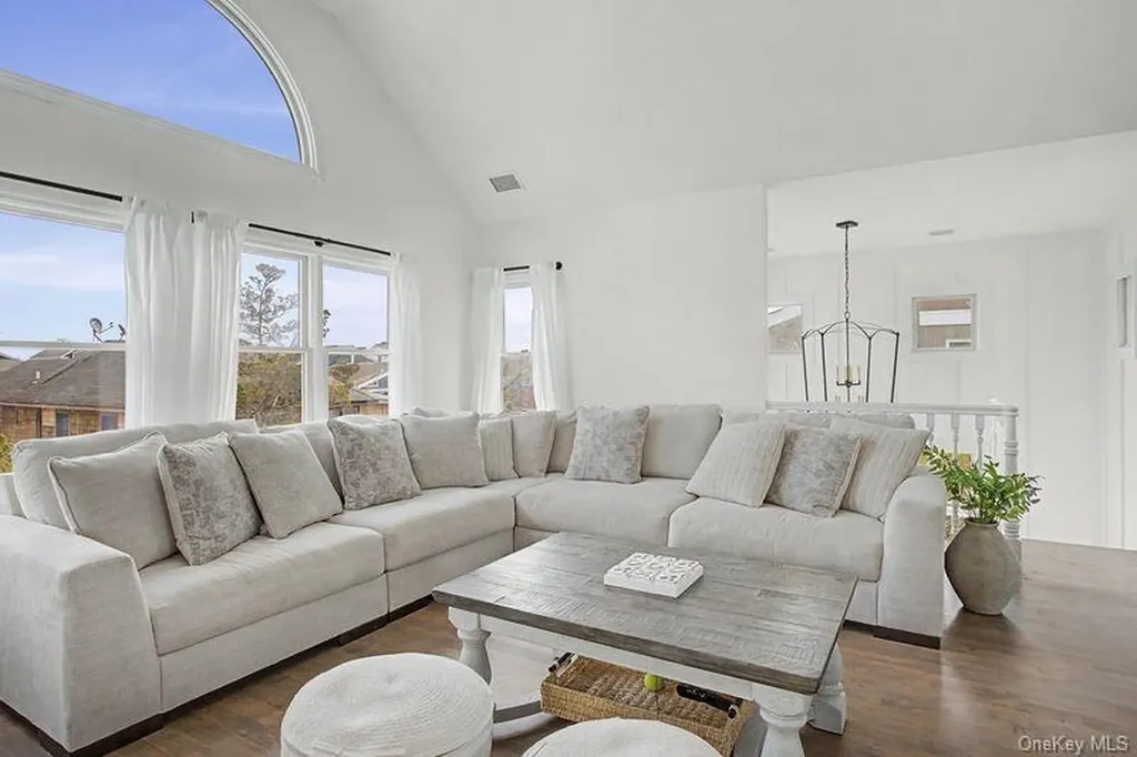 24 Bungalow Walk Ocean Beach NY 11770