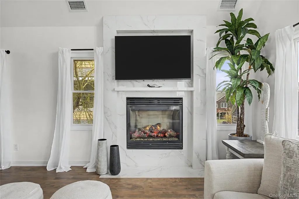 24 Bungalow Walk Ocean Beach NY 11770
