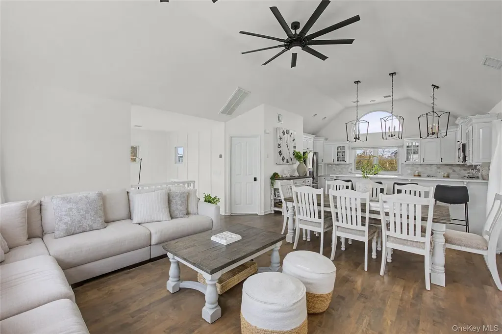24 Bungalow Walk Ocean Beach NY 11770