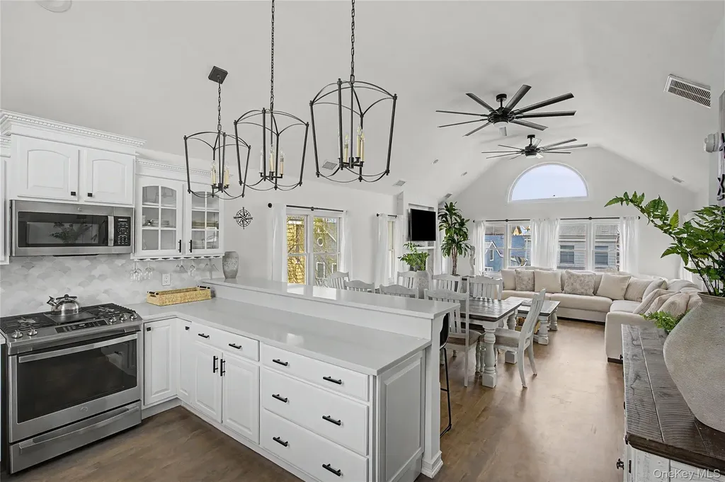 24 Bungalow Walk Ocean Beach NY 11770