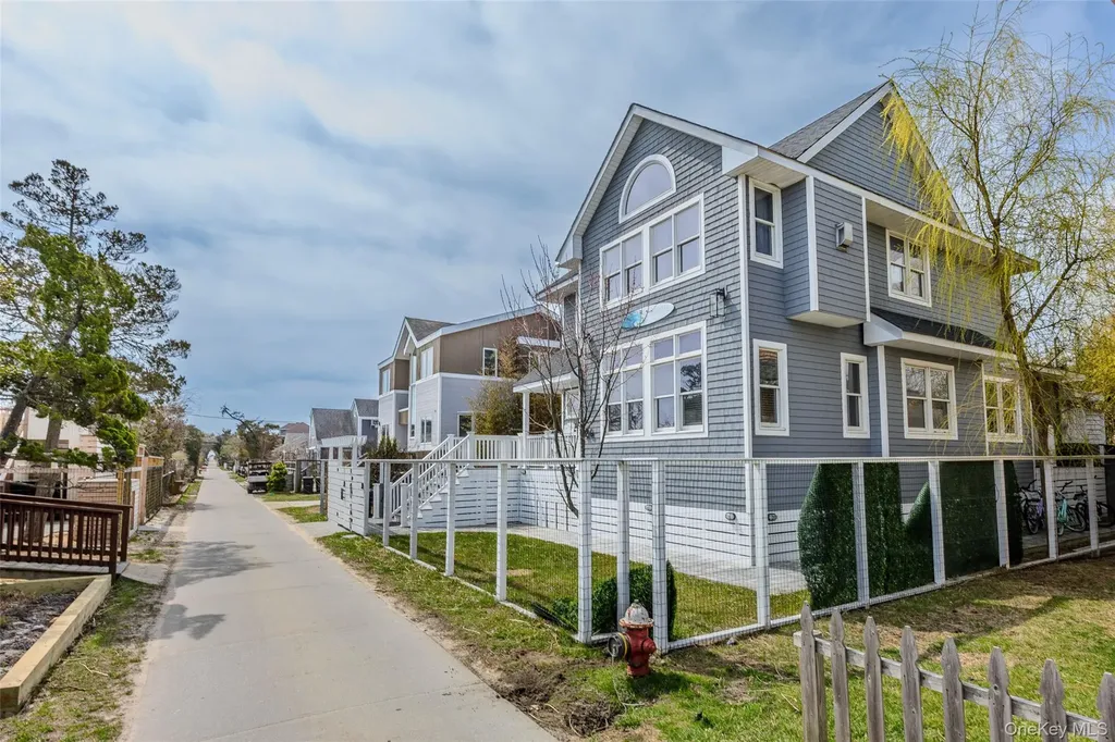 24 Bungalow Walk Ocean Beach NY 11770