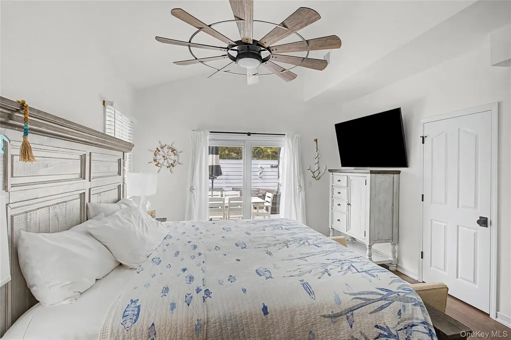 24 Bungalow Walk Ocean Beach NY 11770