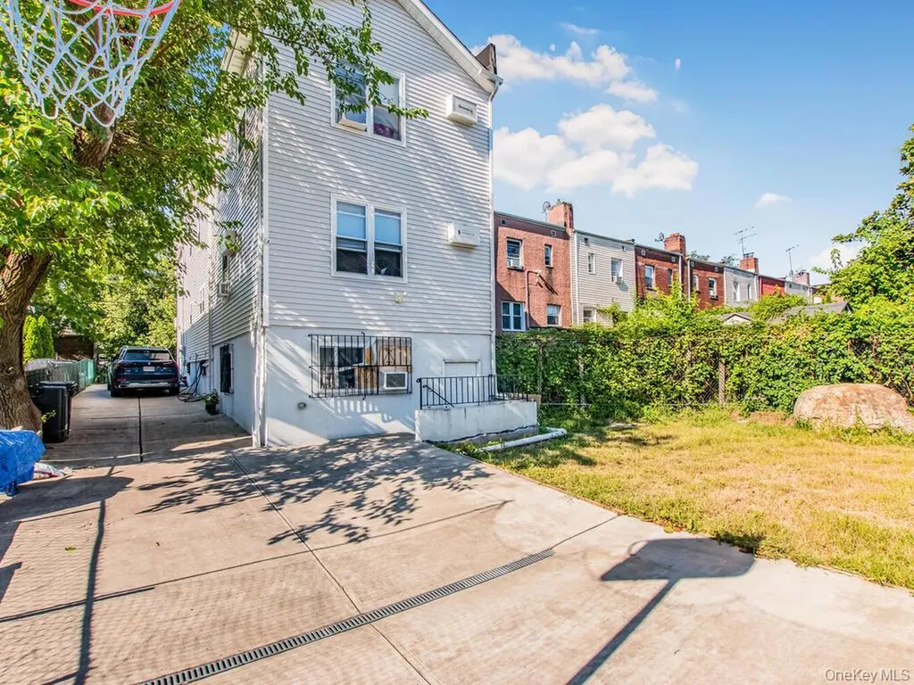 1283 E 223rd Street Bronx NY 10466