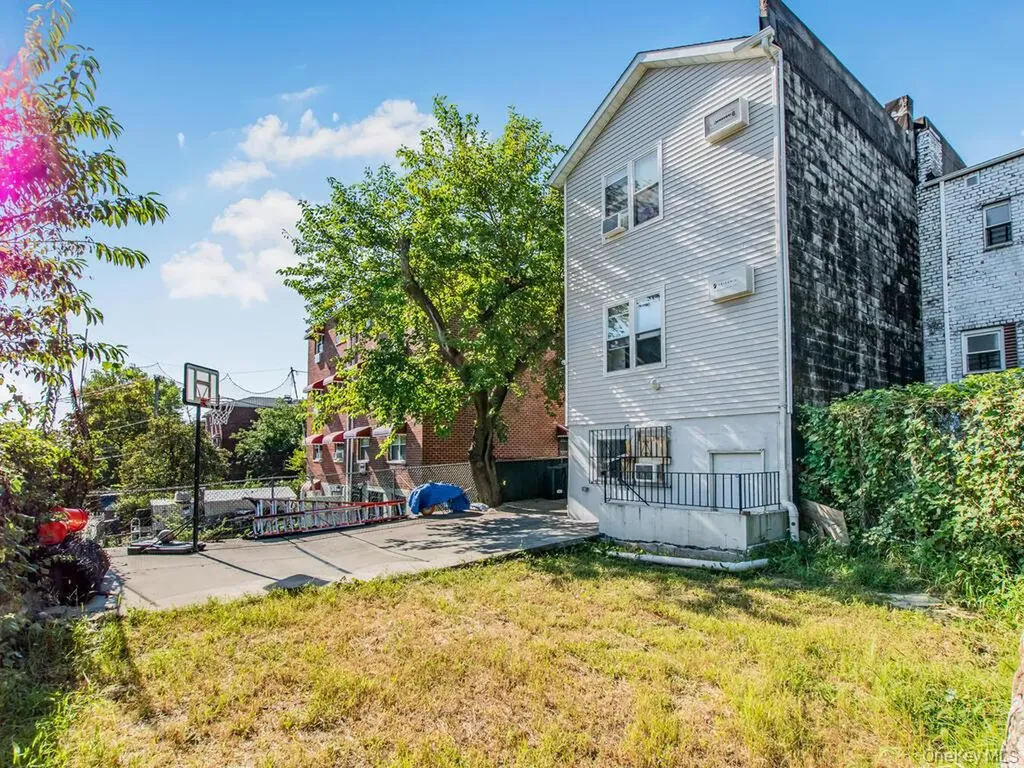 1283 E 223rd Street Bronx NY 10466