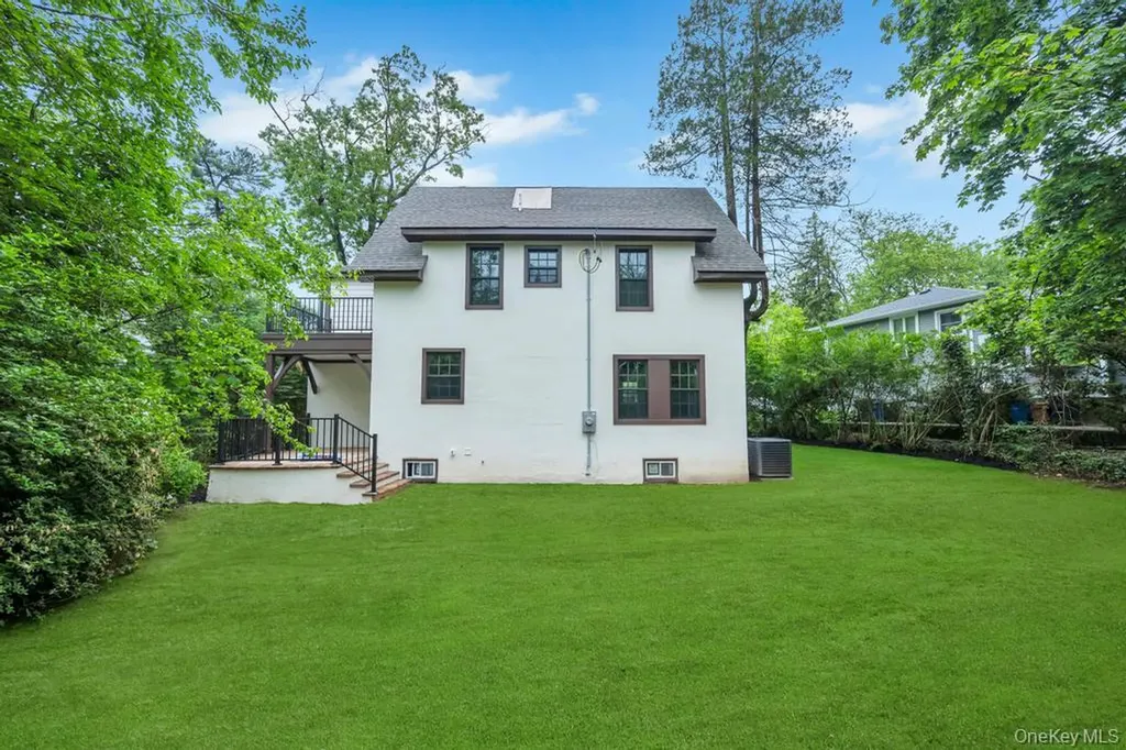 6 Sheffield Road Great Neck NY 11021