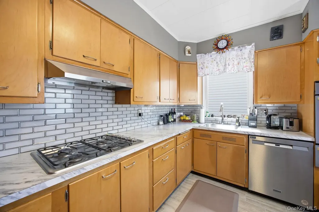 7824 86th Street Glendale NY 11385