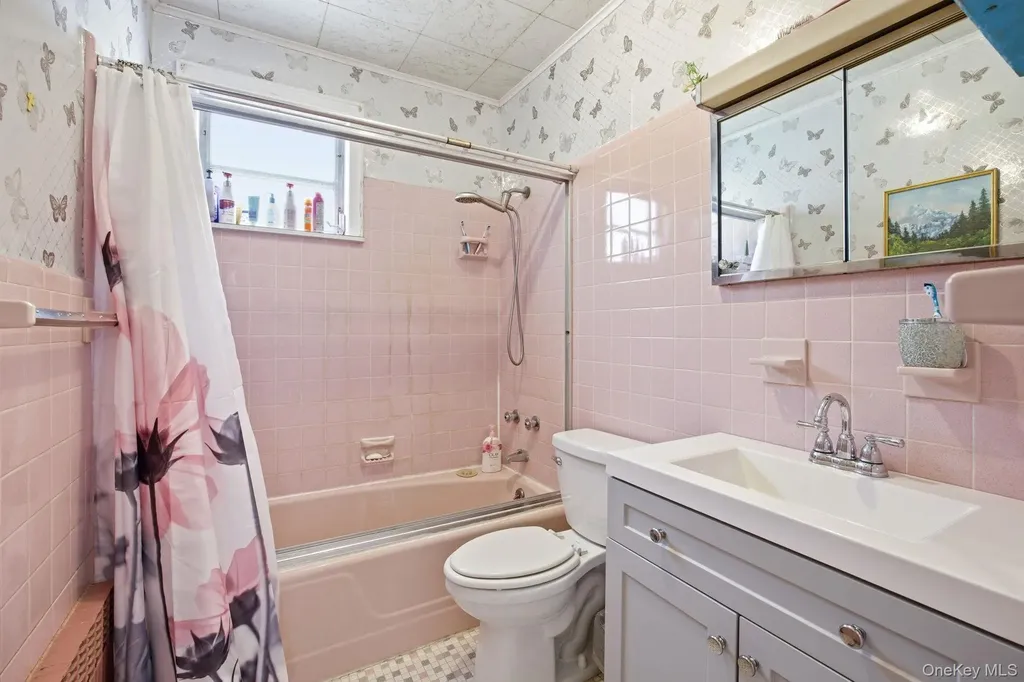 7824 86th Street Glendale NY 11385