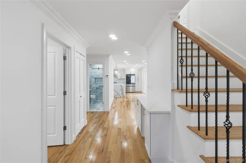 219 Granada Parkway Lindenhurst NY 11757