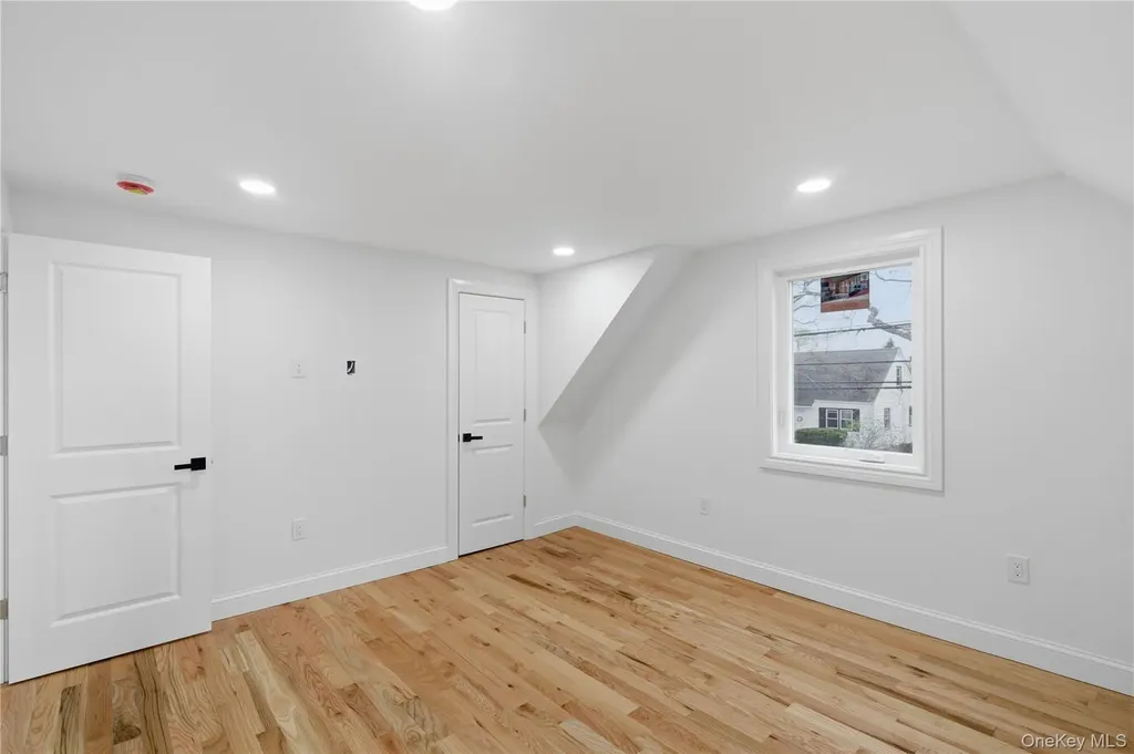 219 Granada Parkway Lindenhurst NY 11757
