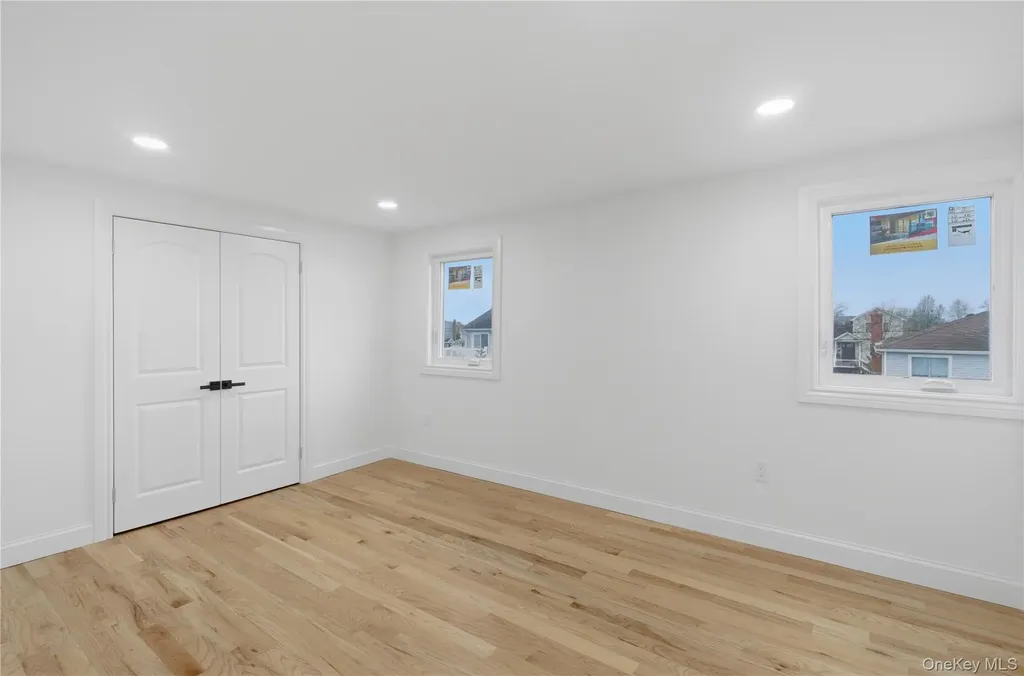 219 Granada Parkway Lindenhurst NY 11757