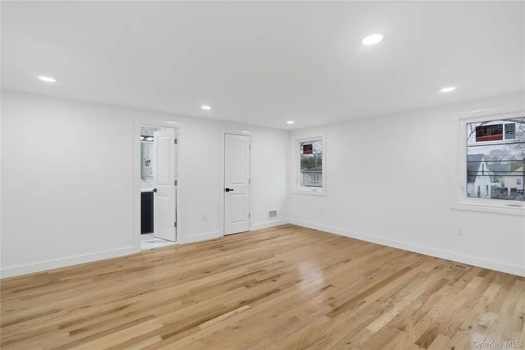 219 Granada Parkway Lindenhurst NY 11757