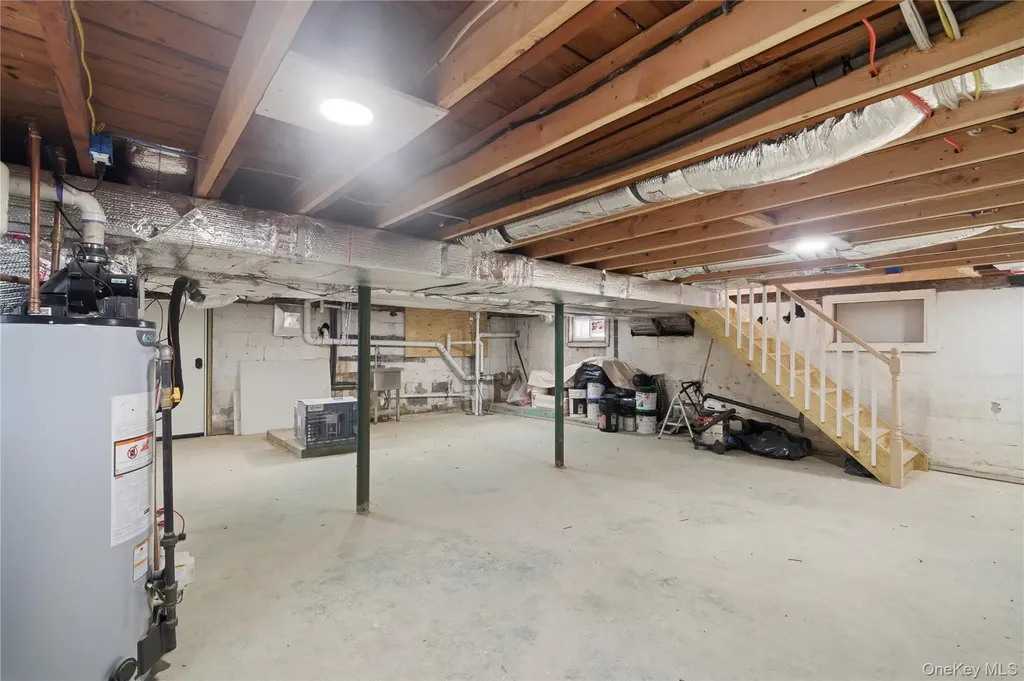 219 Granada Parkway Lindenhurst NY 11757