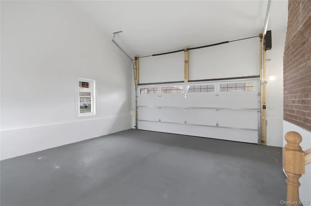219 Granada Parkway Lindenhurst NY 11757