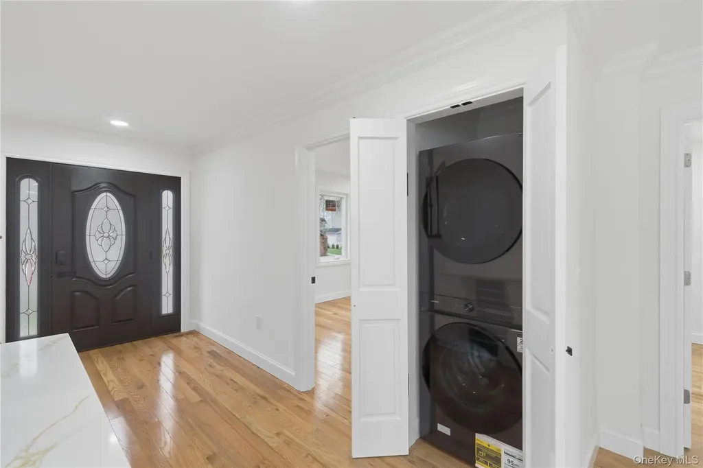 219 Granada Parkway Lindenhurst NY 11757